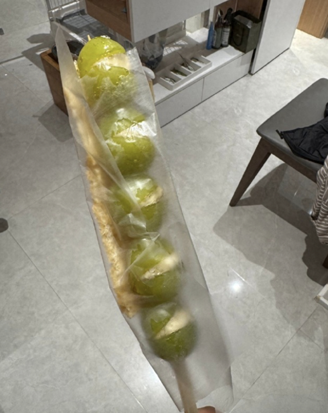 突然爆火！全国多地排队抢购，甚至深夜10点还在排，上海有店卖到98元一串？网友直呼：看不懂