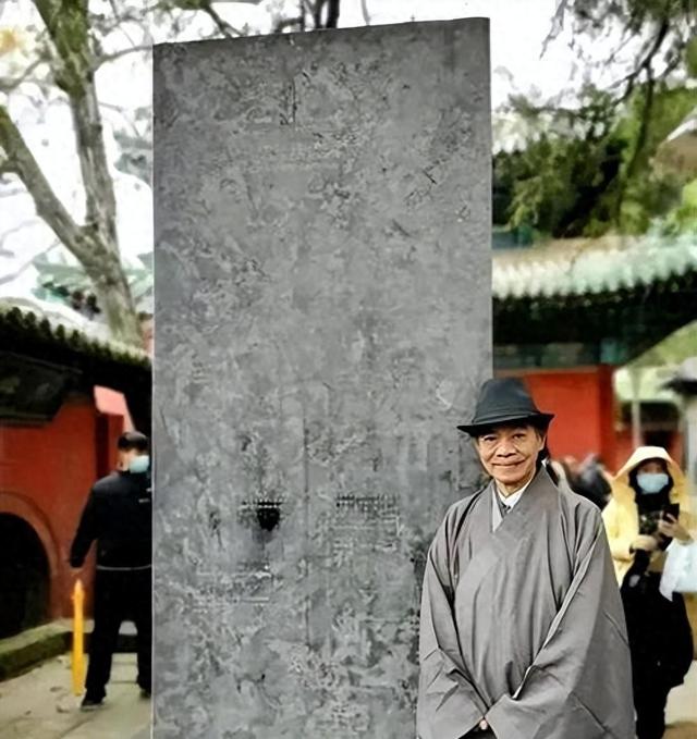 拔萝卜带泥！释永信倒台后，最惨的不是女明星，而是捐了46亿的他