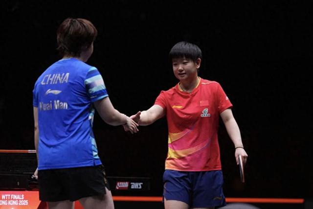 “莎头”组合先后退赛，伤情细节披露：孙颖莎脚踝捆扎绑带仍不适，王楚钦背部不太能动得了