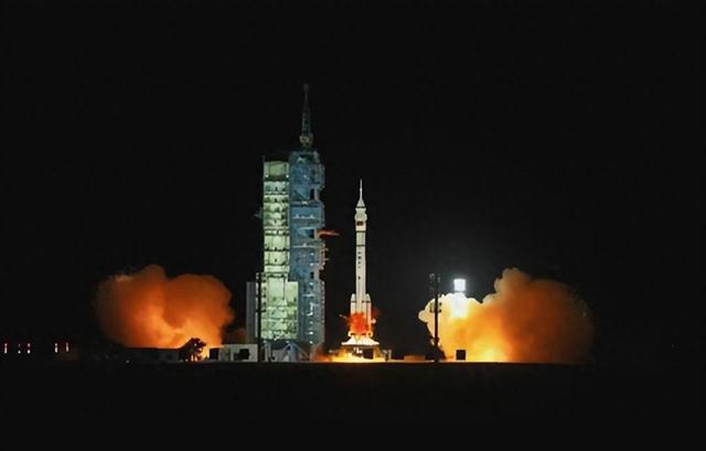 神二十一“一箭穿月”！9分43秒精准入轨震撼全网