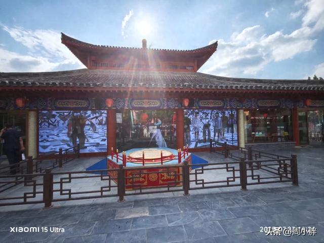 清明上河园在借鉴万岁山，也在坚守清明上河园