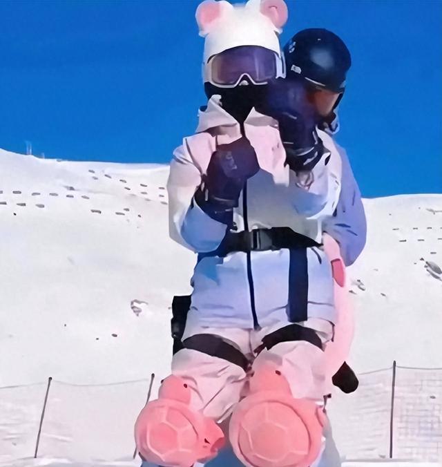 远离造神迷障！全红婵带伤去滑雪，没想到让人担心的事还是出现了