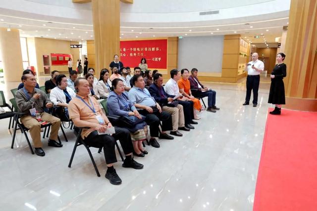 东盟国家辅助技术服务管理研修班到北京市残疾人服务示范中心参访交流
