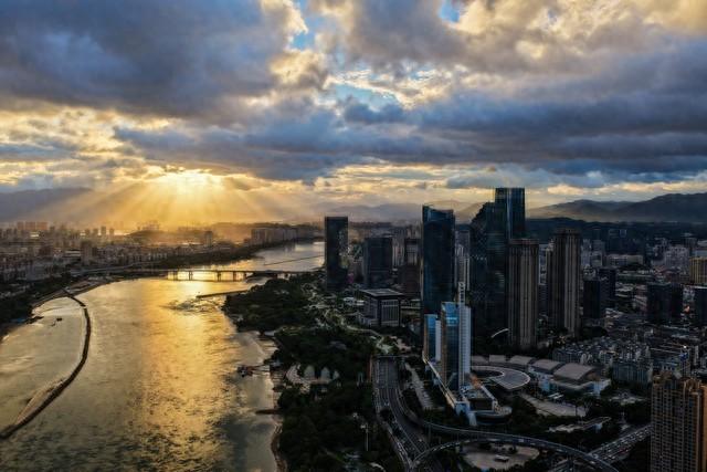 城堡守卫风暴攻略（超强台风来袭高层住户防风指南守护家园的空中堡垒）