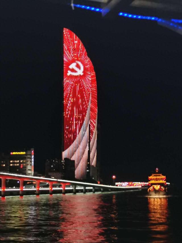 厦门导游要火！一句话噎住台湾馆长