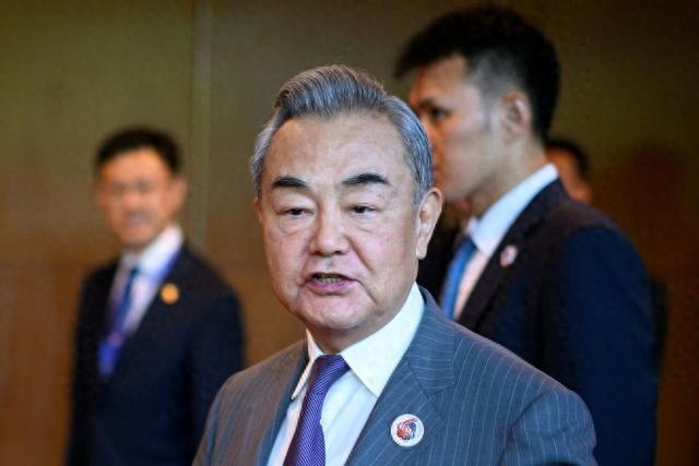 王毅罕见说了重话，中方取消访日行程，石破茂重新开始“反省”