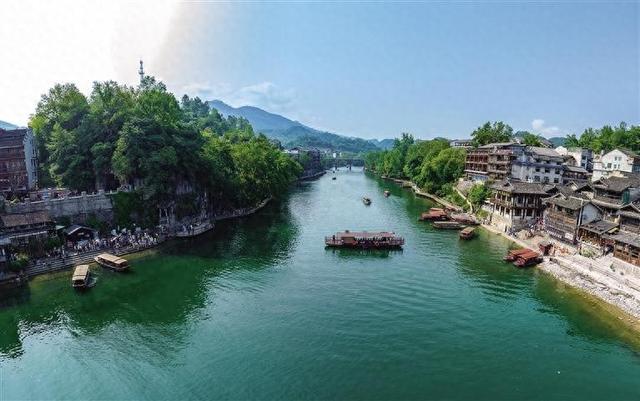 在边城，邂逅一场诗意与烟火