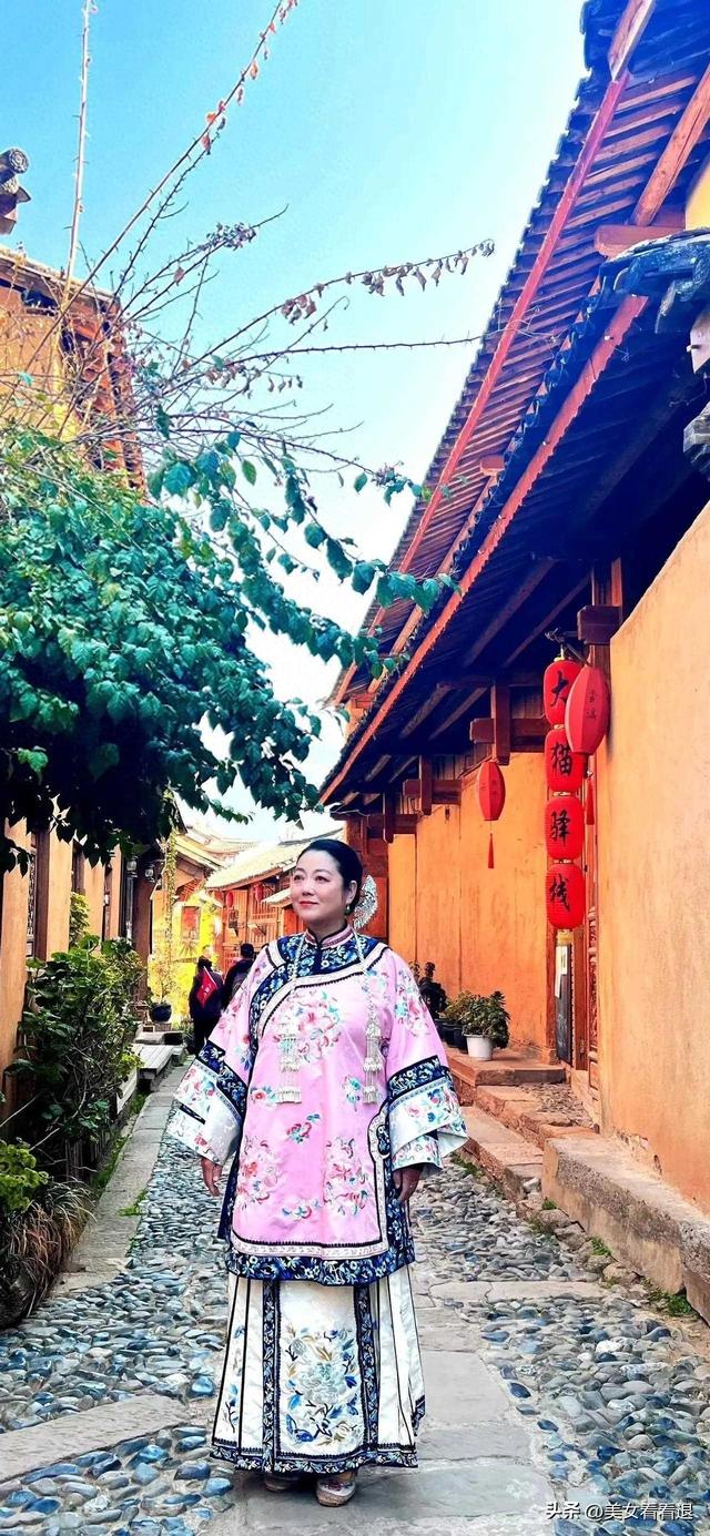 她曾是最美农村妇女演员 40多演少女 如今不拍戏，云南旅游成胖可爱