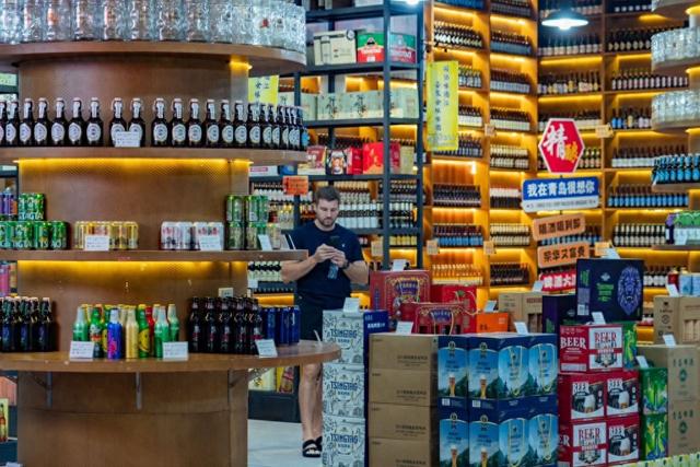 解锁啤酒节隐藏玩法！黄五箱、跨境免税店……快来青岛西海岸新区金沙滩啤酒城“淘宝”吧