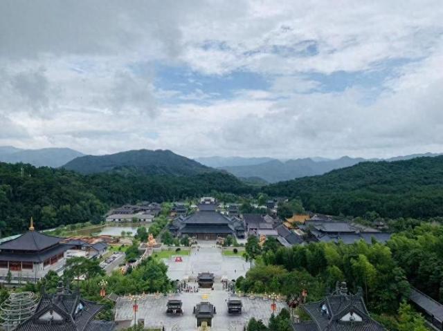 机票价格“大跳水”错峰出游正当时