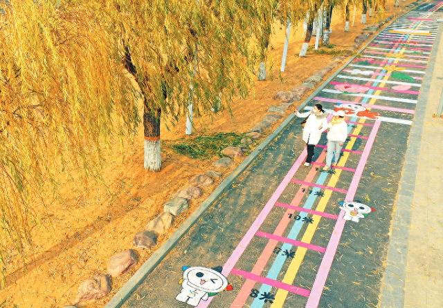 千米彩虹步道亮相牧野湖畔
