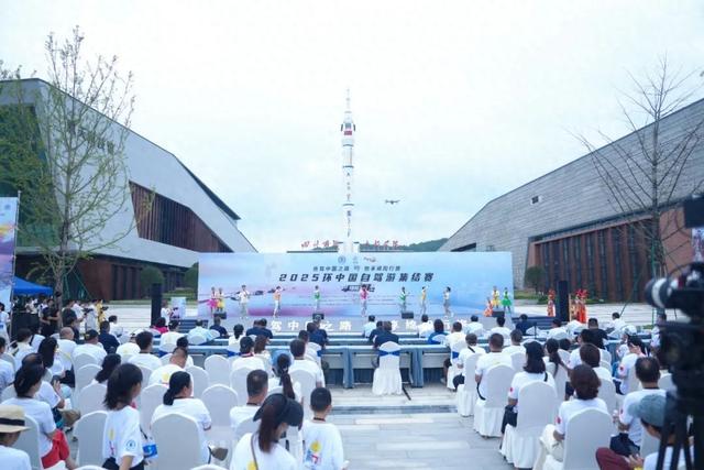 自驾激情邂逅清凉秘境：2025环中国自驾游集结赛车队抵达九皇山