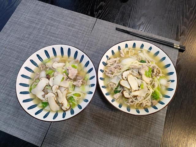 嘿，老两口晚餐就1碗，瞬间光盘，网友：奢侈！