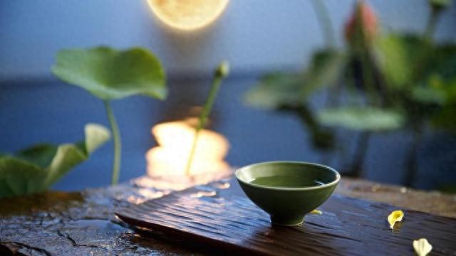干荷叶泡水喝的功效（这五种荷叶茶让你在夏天无惧炎热）