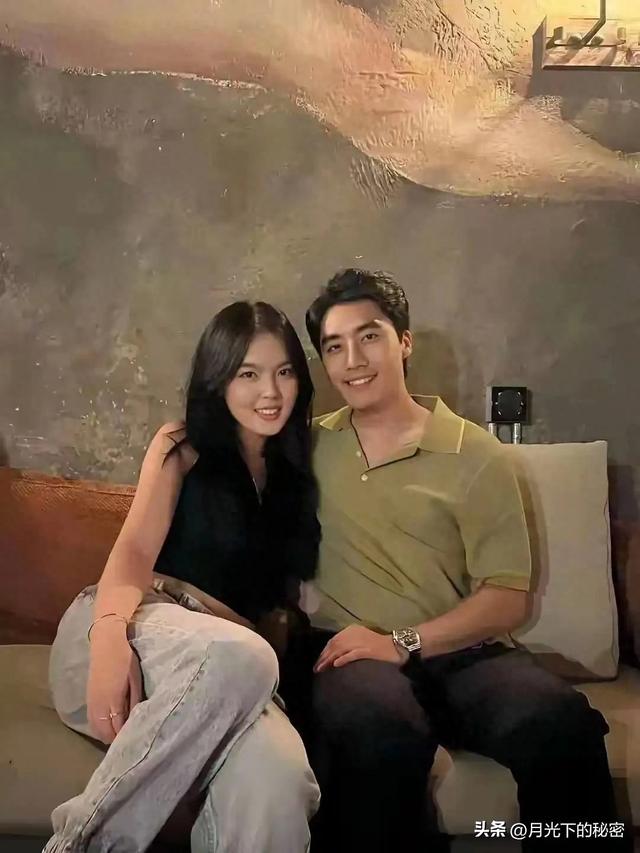 李咏女儿法图麦晒男友	，眼光不错，男友五官端正浓眉大眼眉清目秀