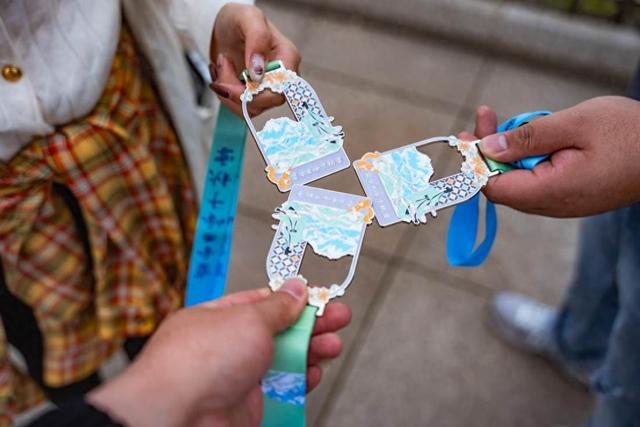 小创意撬动大流量，西岭雪山的文创奖牌出圈密码