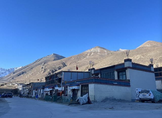 库拉冈日徒步，遇到漂亮的聋哑女孩，她独自旅行勇闯天涯！