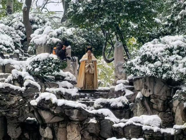 济南的初雪，将大明湖抹成宋画