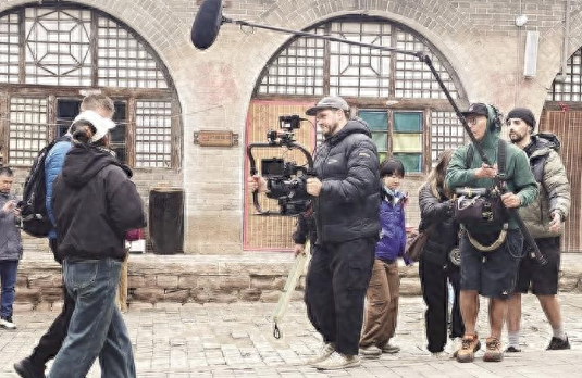 纪录片《徒步黄河》摄制组在碛口取景拍摄