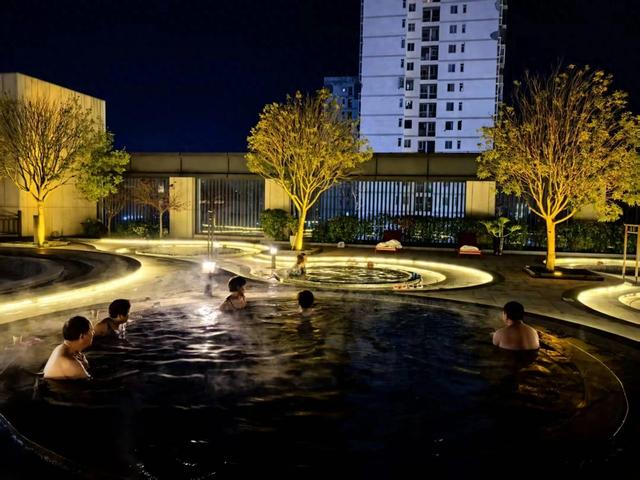 夜泡豪生温泉:云端之上自有天然暖泉