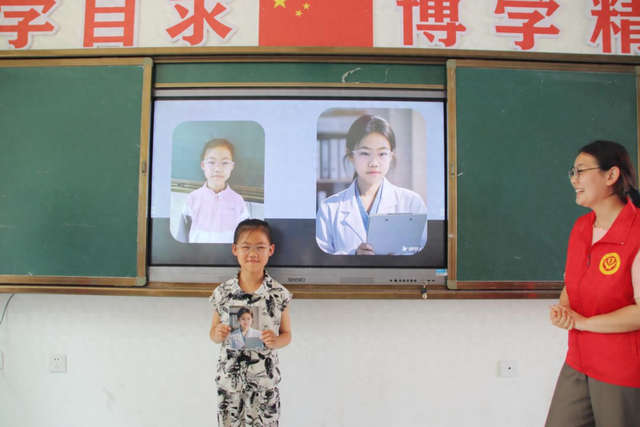 陕西榆阳区鱼河峁镇岔上村：AI照片点亮童梦 科技志愿情暖乡村