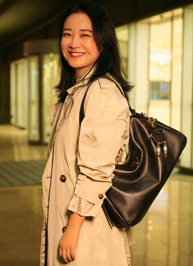 “消失”一年后，43岁的贾玲官宣喜讯，全网恭喜，终于等到这一天