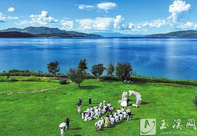 湖光山色共谱浪漫