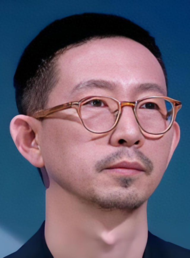 贬低刀郎，怒怼谢霆锋，骂哭萨顶顶，他凭什么在乐坛“横”着走？