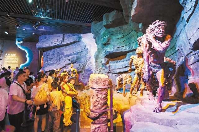 三峡博物馆迎来“自由行”热潮