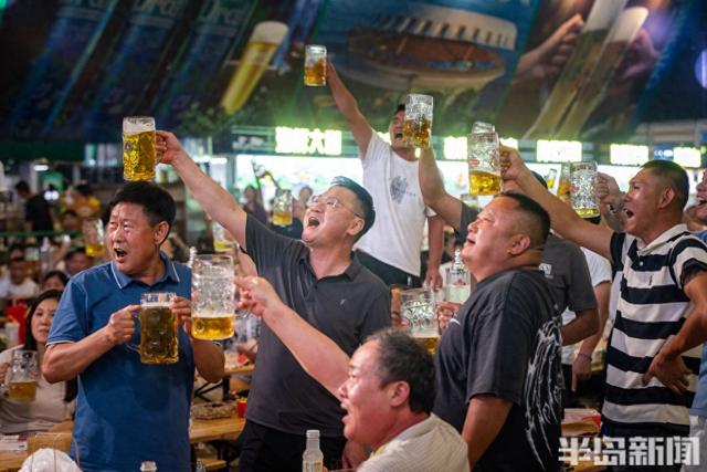 欢聚啤酒大篷，共享冰爽激情！