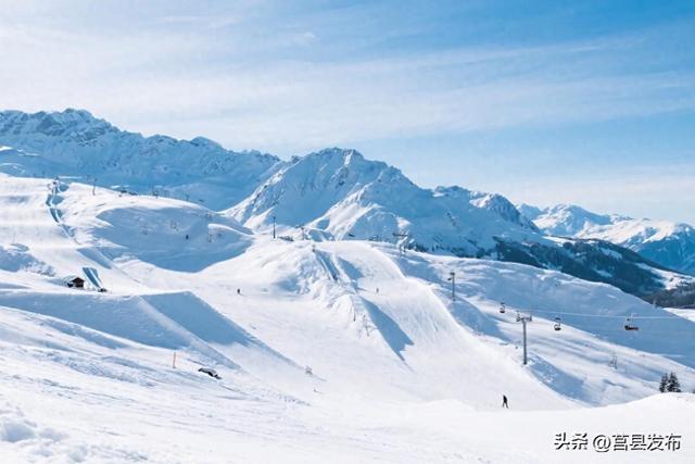 中国多地滑雪场提前“开板” 周边酒店订单走俏