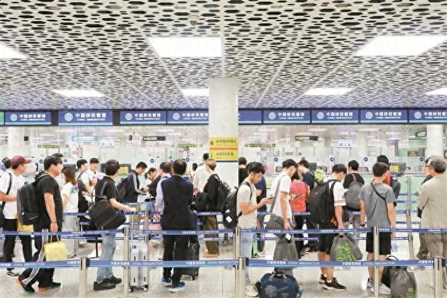 “双节”深圳机场口岸出入境客流量创新高