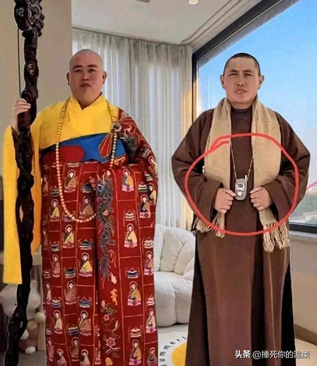 释永信与师姐释永梅合影流出！22年前，她胸前挂着当时最时尚手机