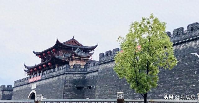 耗资24亿、四年亏超10亿，大庸古城：“抄作业”抄出来的烂尾悲剧