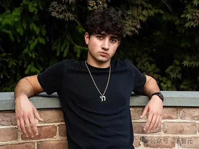 藤校拒了又怎样？18岁天才少年打造爆款AI年入2亿