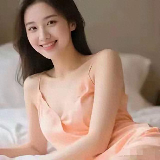 女人最扛不住男人的2个“坏动作”，第二个你敢试吗？