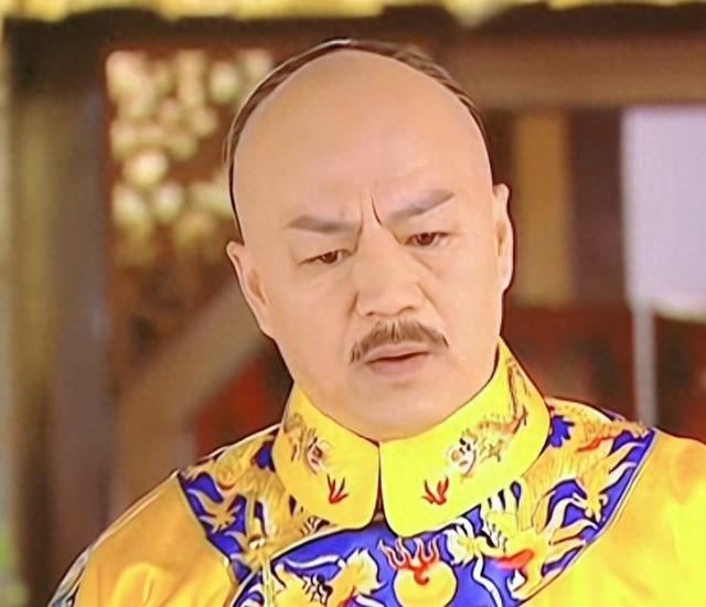 30岁才懂！小燕子婚后失宠真相：那把“已婚”尺子量碎她的翅膀！