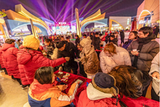 抽锦鲤，接鸿运！济宁方特“星火跨年夜”璀璨焰火迎新年