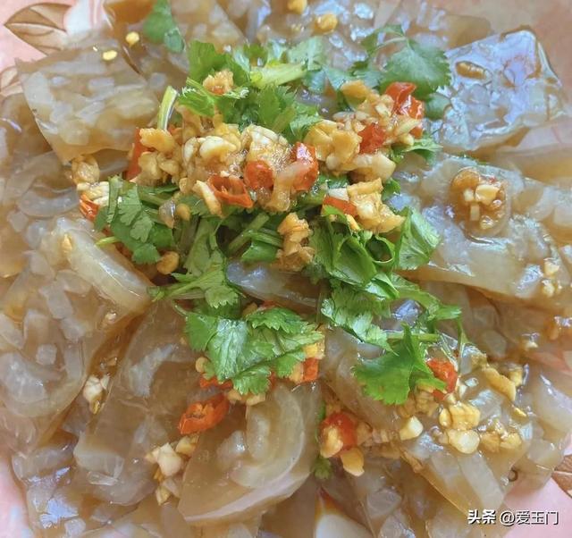 猪皮冻用水熬是大错,教你3招,皮冻晶莹透亮,吃一次就念念不忘