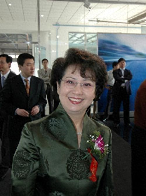 京剧女神李维康患病丈夫不离不弃，如今北京养老，北大女儿很孝顺