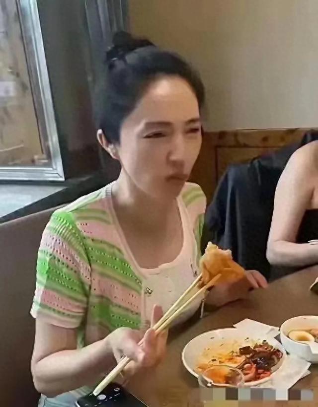 曾经做梦都想娶的女神如今老态尽显，岁月真是不留情面啊