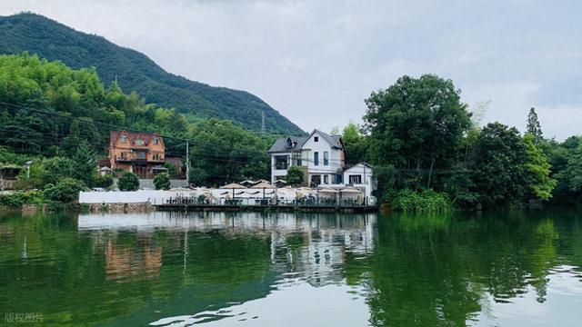 杭州半小时车程的宝藏小城，水乡购物中心不收门票，称为良心县城