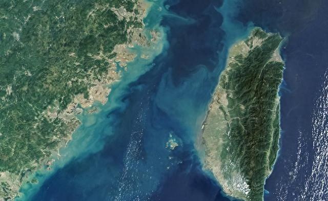 硬扛中国39天，高市终于改口：只有美国打上门，才符合存亡危机？