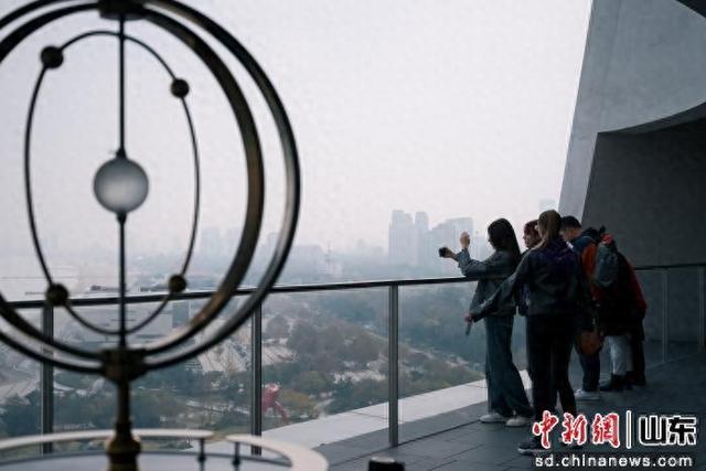 国际友人探访烟台黄渤海新区 感受城市发展活力