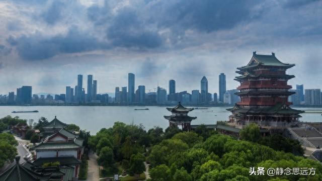 退休跟着儿子到了南昌生活了一年了，说实话，我羡慕南昌的生活