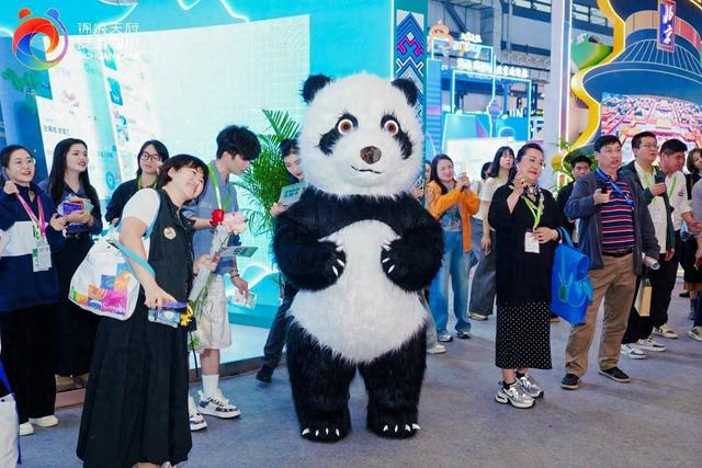 “安逸四川”闪耀海南 自贡文旅推介官向全球宾客发出“赏灯会”邀约