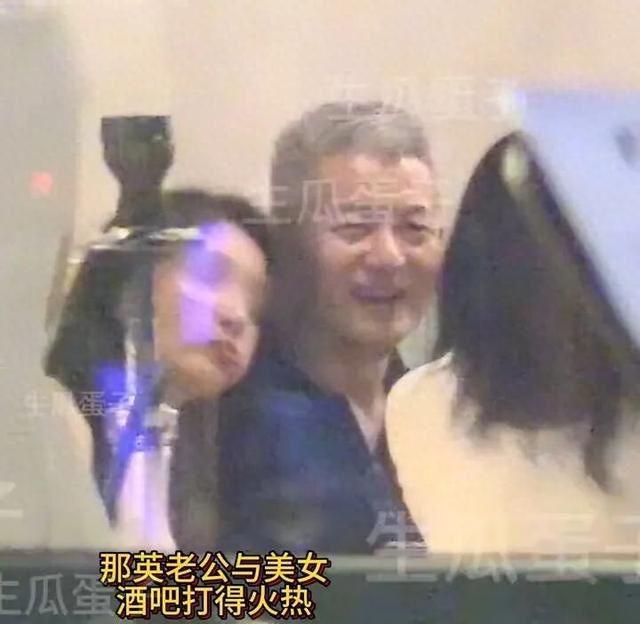 那英老公孟桐被曝出轨，与美女亲密依偎并趁那英不在带回家