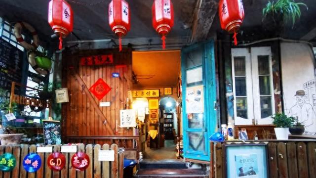 韩浩月：小巷里的老张