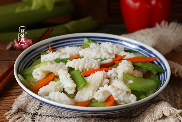 家常爆炒鱿鱼好吃的方法（鱿鱼这样炒）