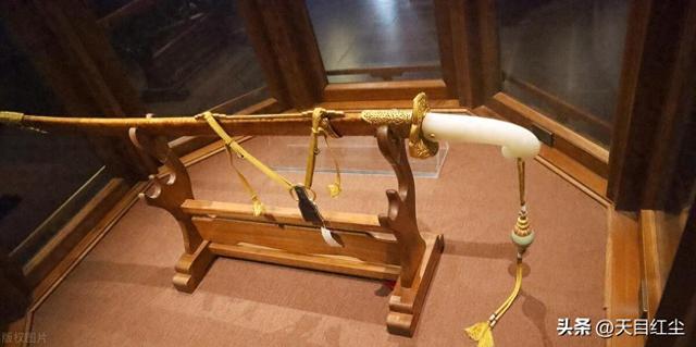 小的桃木剑可以戴在身上吗（桃木剑驱邪镇煞降妖伏魔的文化由来）